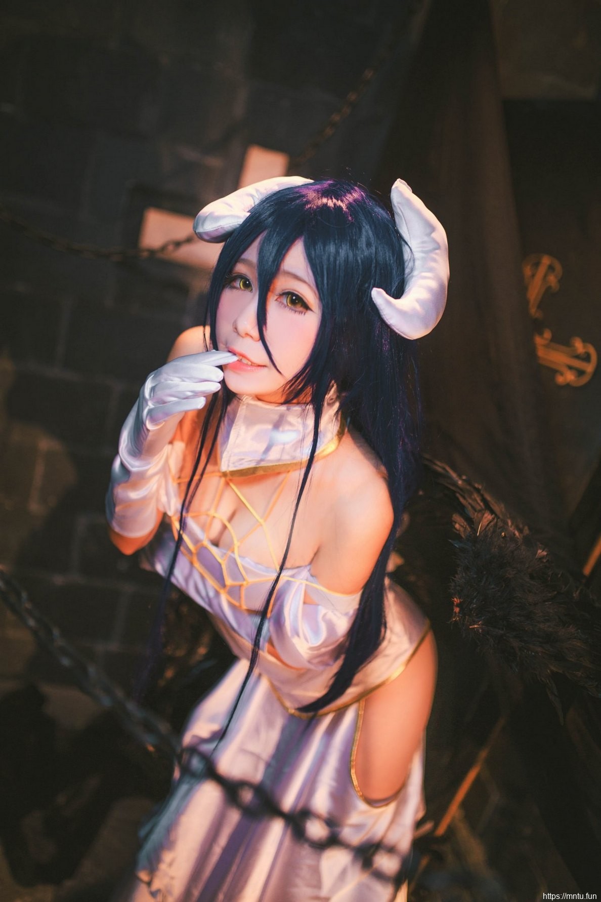 姣好身材性感美女cosplay动漫人物雅儿贝德