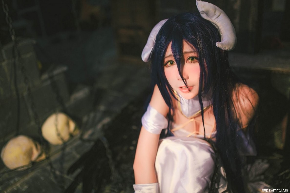 姣好身材性感美女cosplay动漫人物雅儿贝德