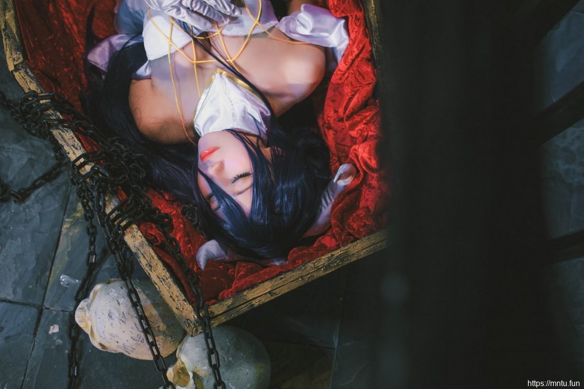 姣好身材性感美女cosplay动漫人物雅儿贝德