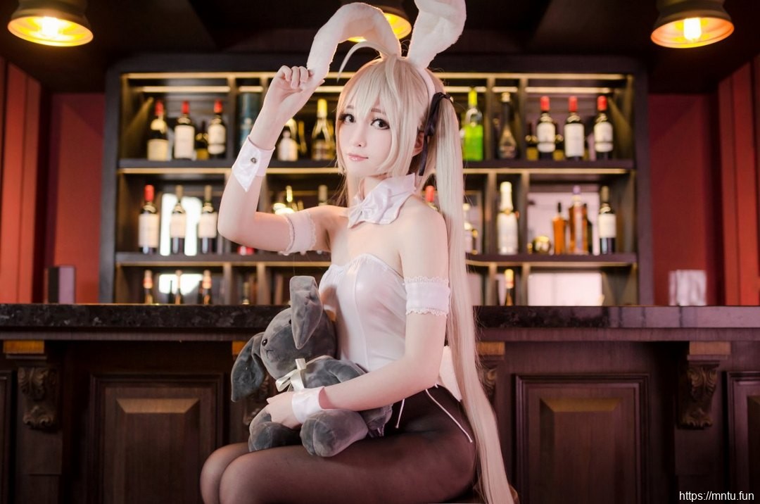 萌系黑丝美女Miyana扮演缘之空兔女郎春日野穹