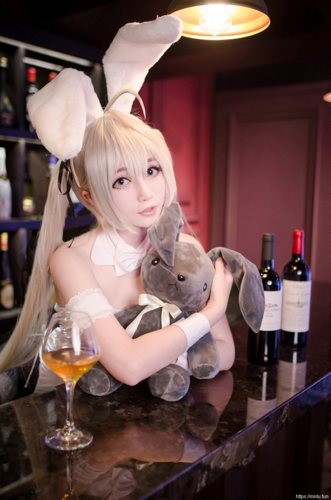 萌系黑丝美女Miyana扮演缘之空兔女郎春日野穹