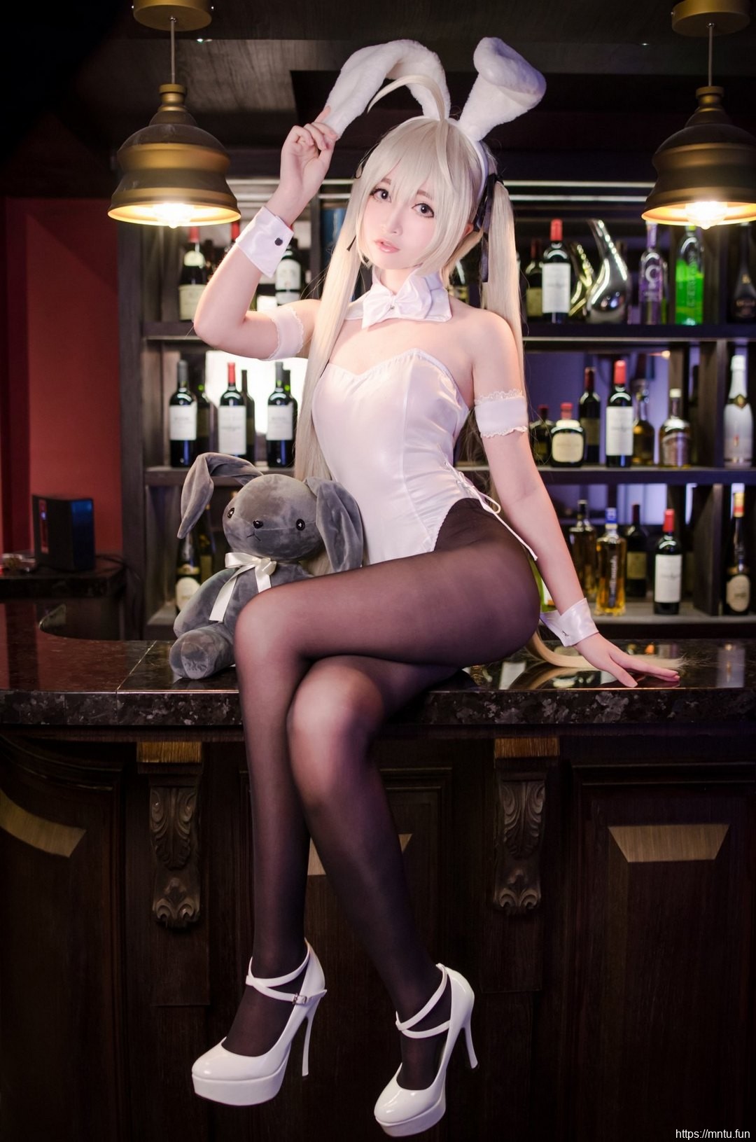 萌系黑丝美女Miyana扮演缘之空兔女郎春日野穹