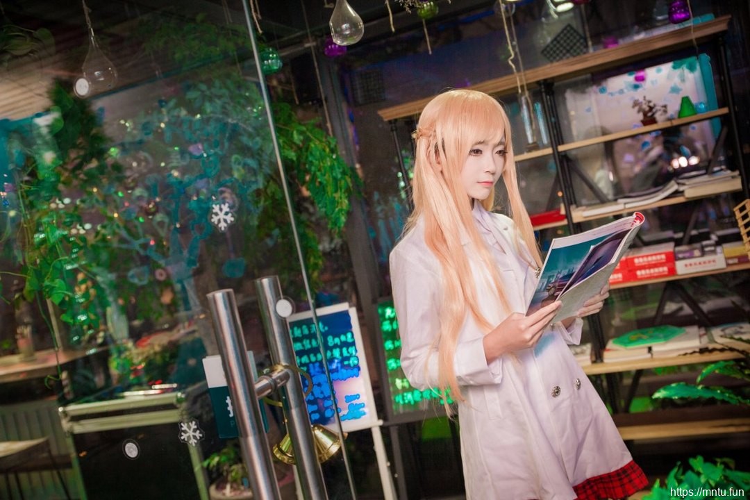 金黄色长发美女cosplay刀剑神域女主角亚丝娜