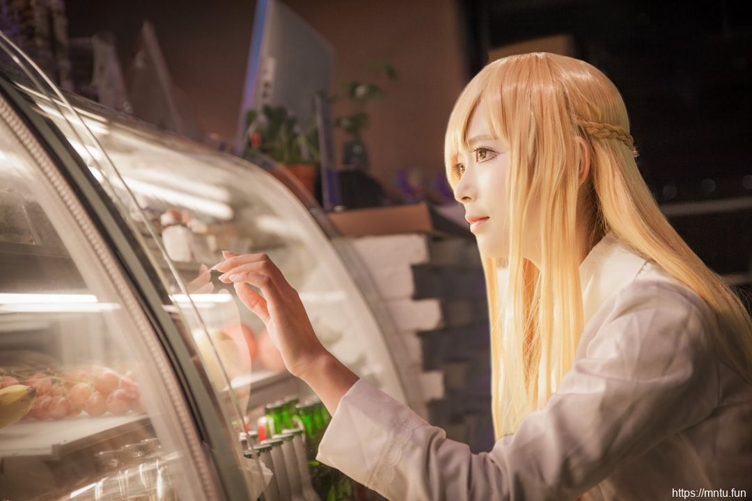 金黄色长发美女cosplay刀剑神域女主角亚丝娜