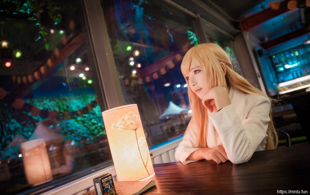 金黄色长发美女cosplay刀剑神域女主角亚丝娜