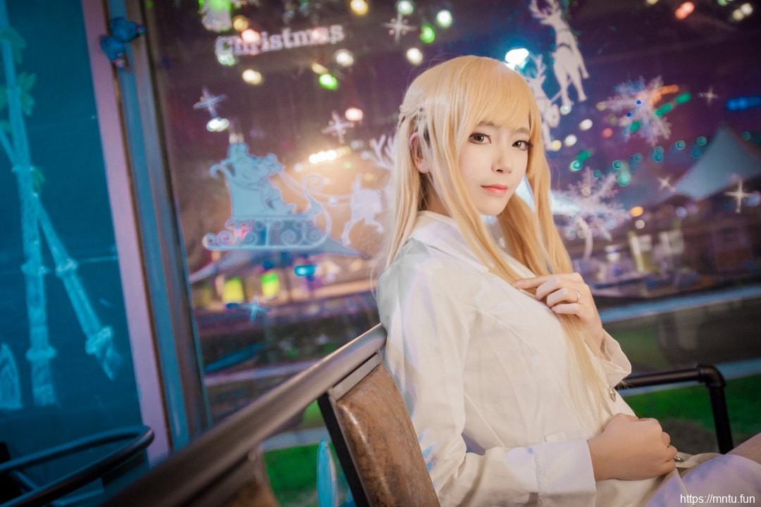 金黄色长发美女cosplay刀剑神域女主角亚丝娜