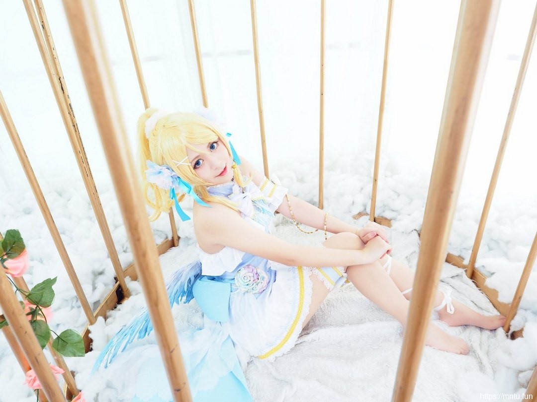 可爱性感美女白丝美腿cosplay绚濑绘里诱惑力十足