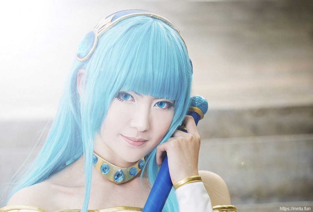 蓝色长发美女cosplay魔法骑士吊带龙啸海