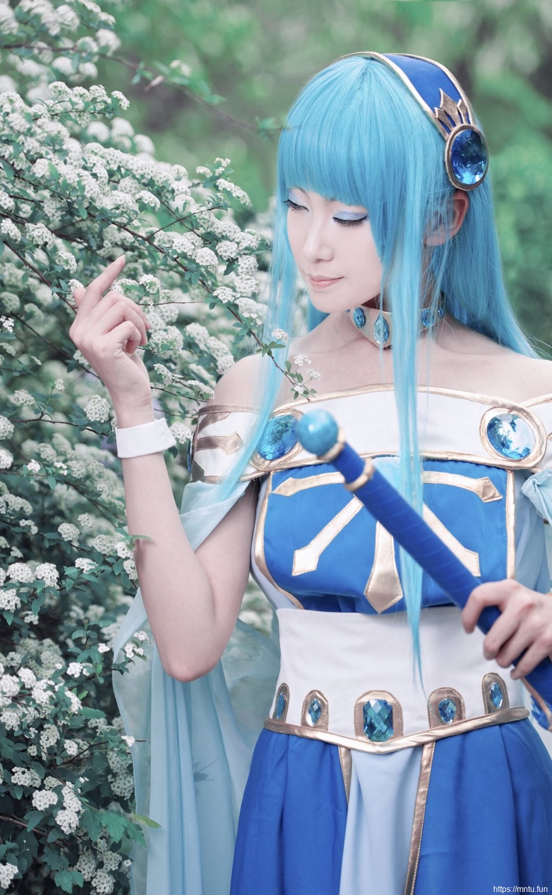 蓝色长发美女cosplay魔法骑士吊带龙啸海