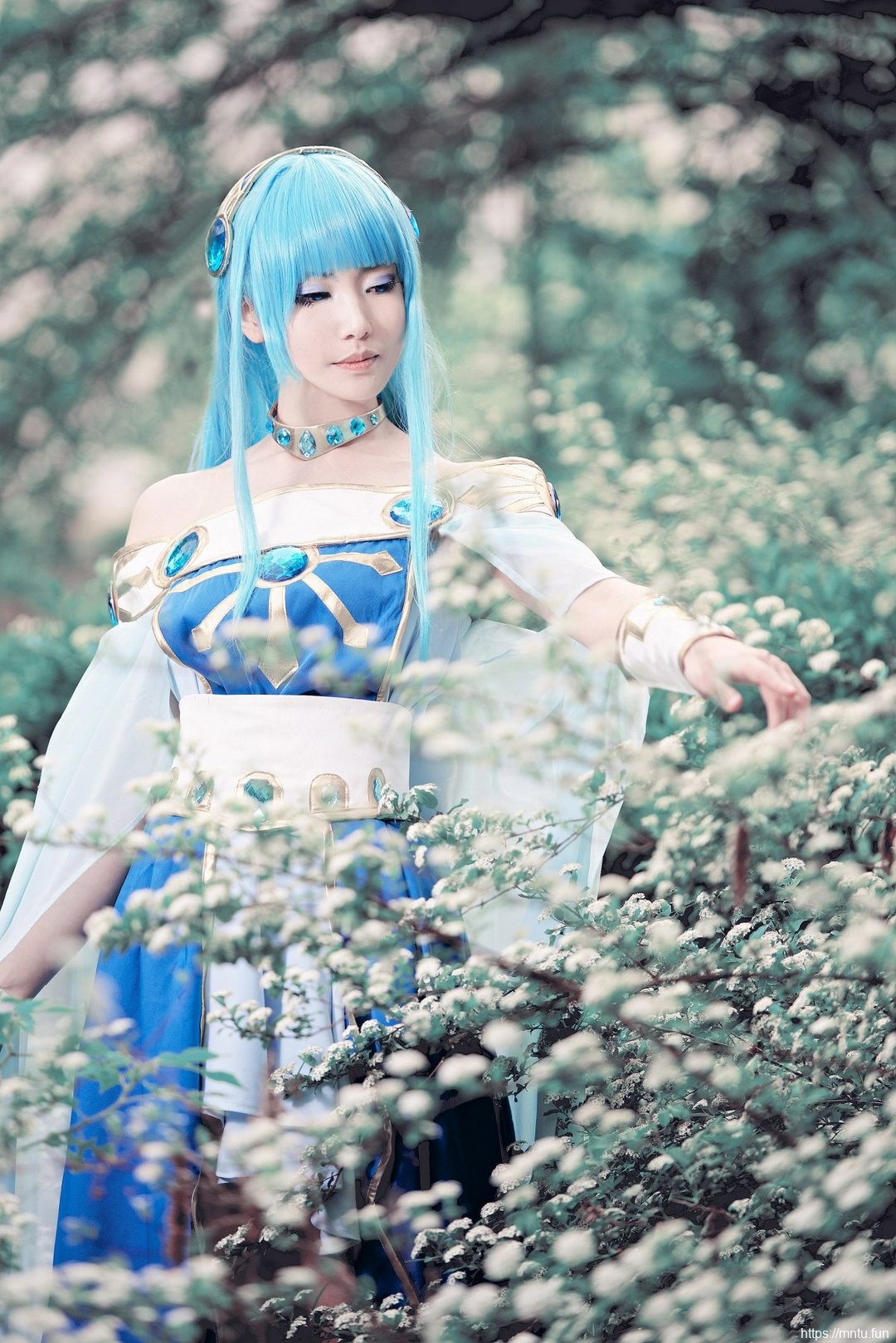 蓝色长发美女cosplay魔法骑士吊带龙啸海