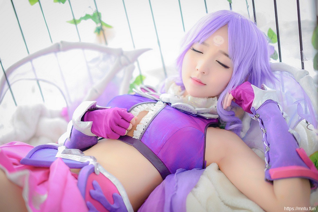 性感萌妹子身穿比基尼cosplay梦幻西游骨精灵