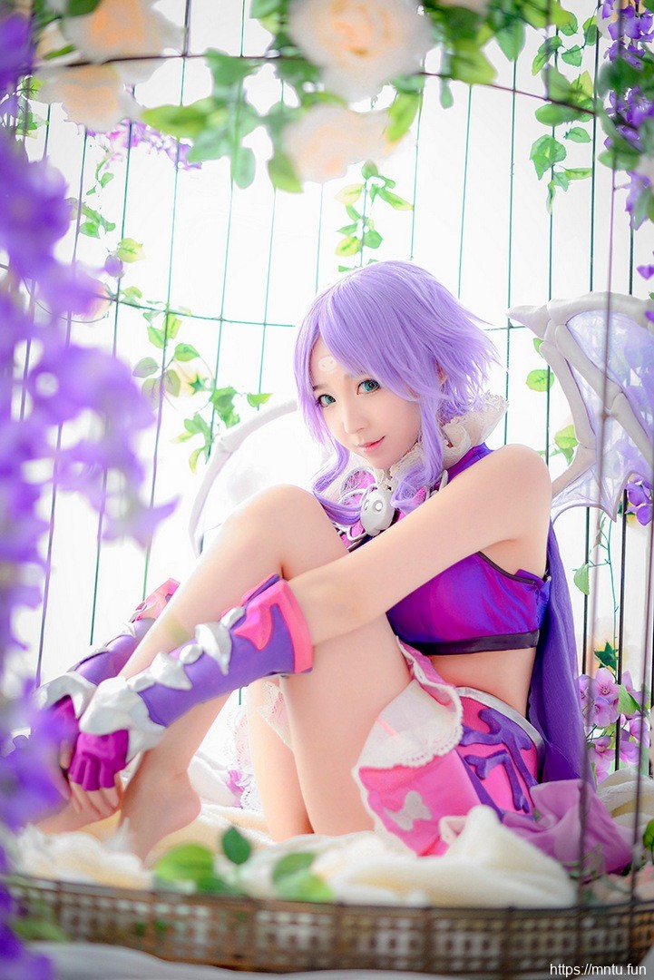 性感萌妹子身穿比基尼cosplay梦幻西游骨精灵