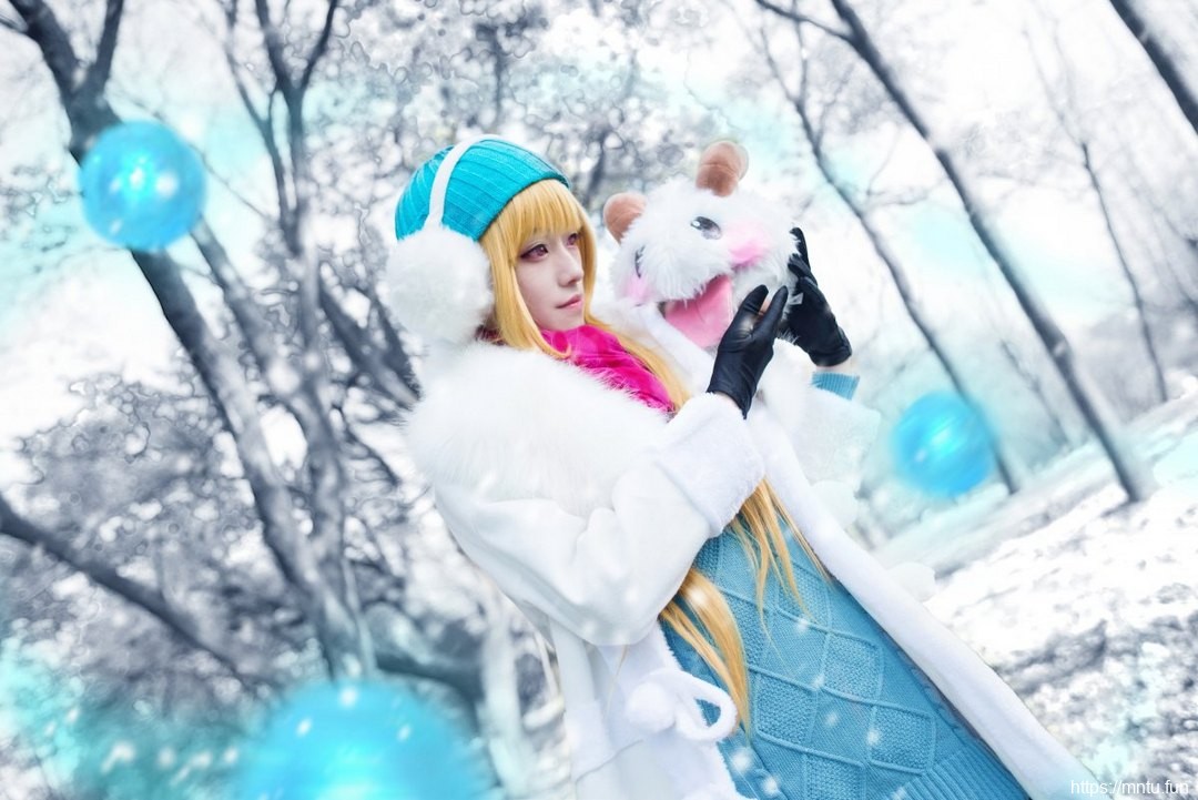 身材高挑冰雪美女cosplay英雄联盟辛德拉