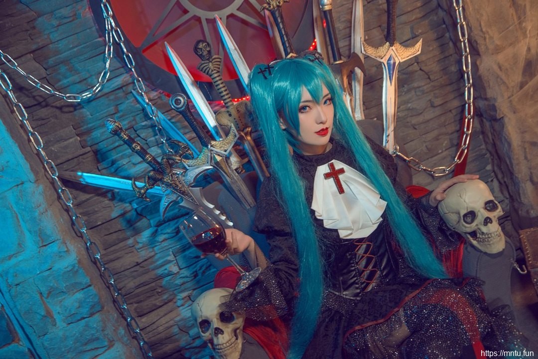 妖艳魅惑美女猫井澜Cosplay初音未来吸血鬼