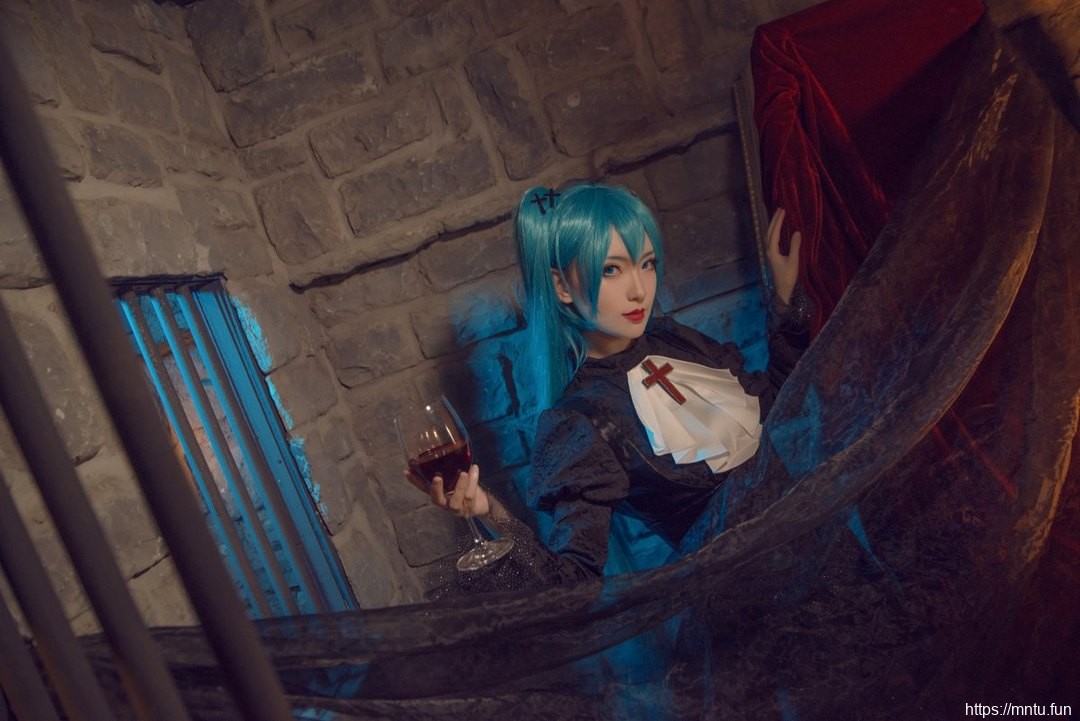 妖艳魅惑美女猫井澜Cosplay初音未来吸血鬼