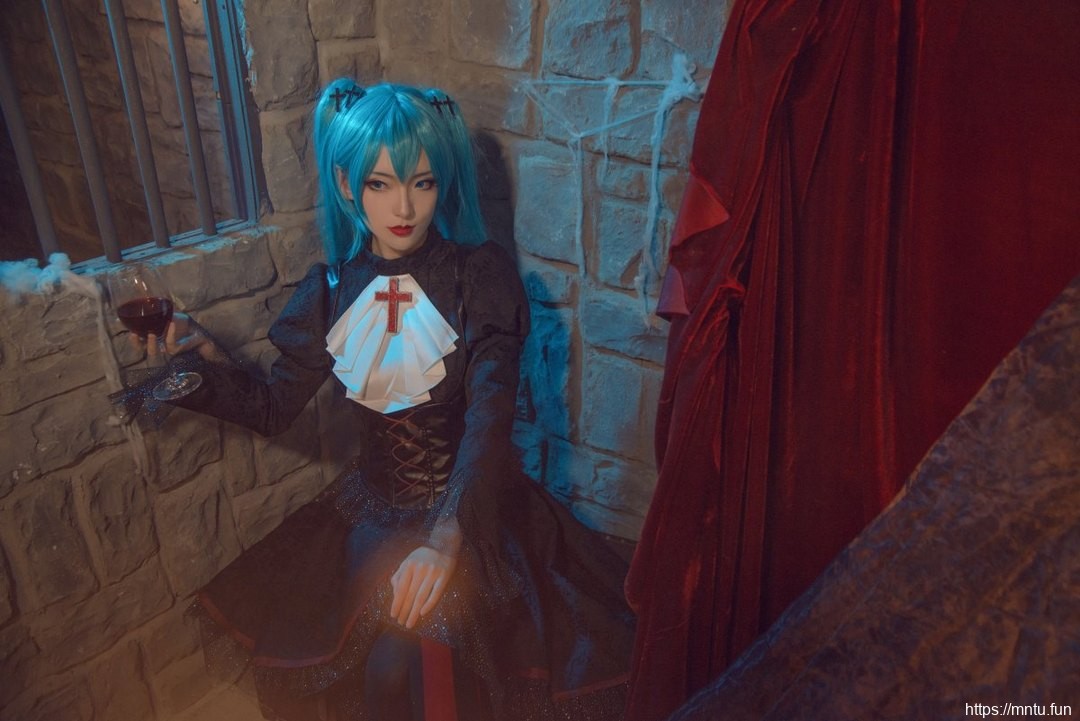 妖艳魅惑美女猫井澜Cosplay初音未来吸血鬼