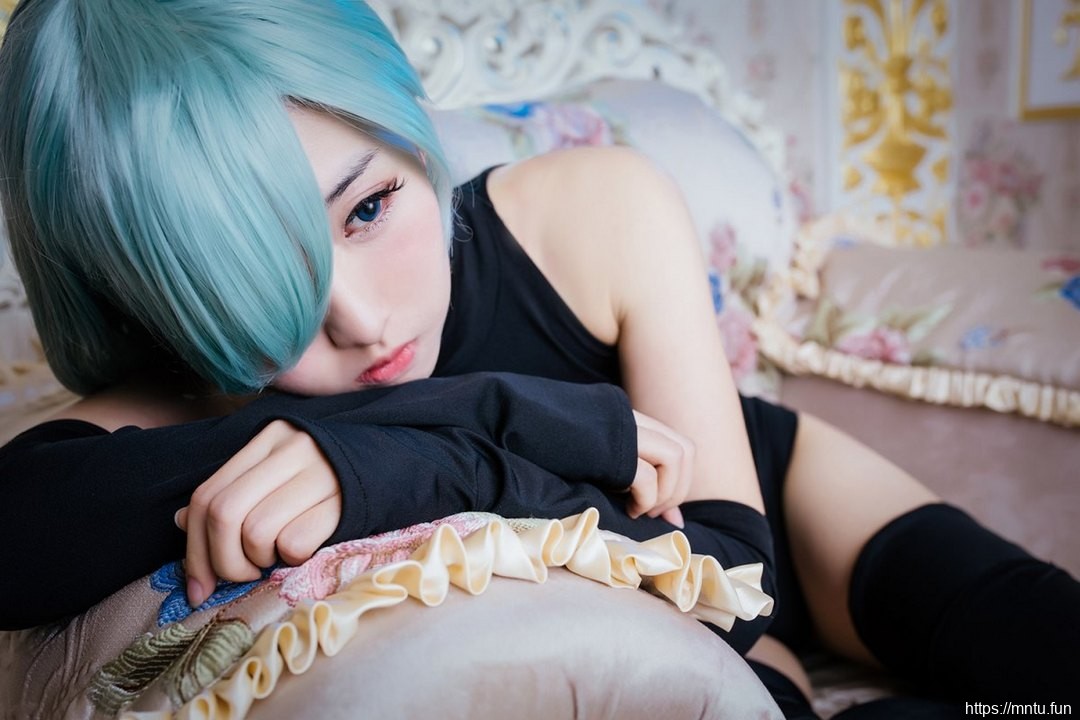 白皙美女鳗鱼霏儿cosplay七原罪女主角伊丽莎白