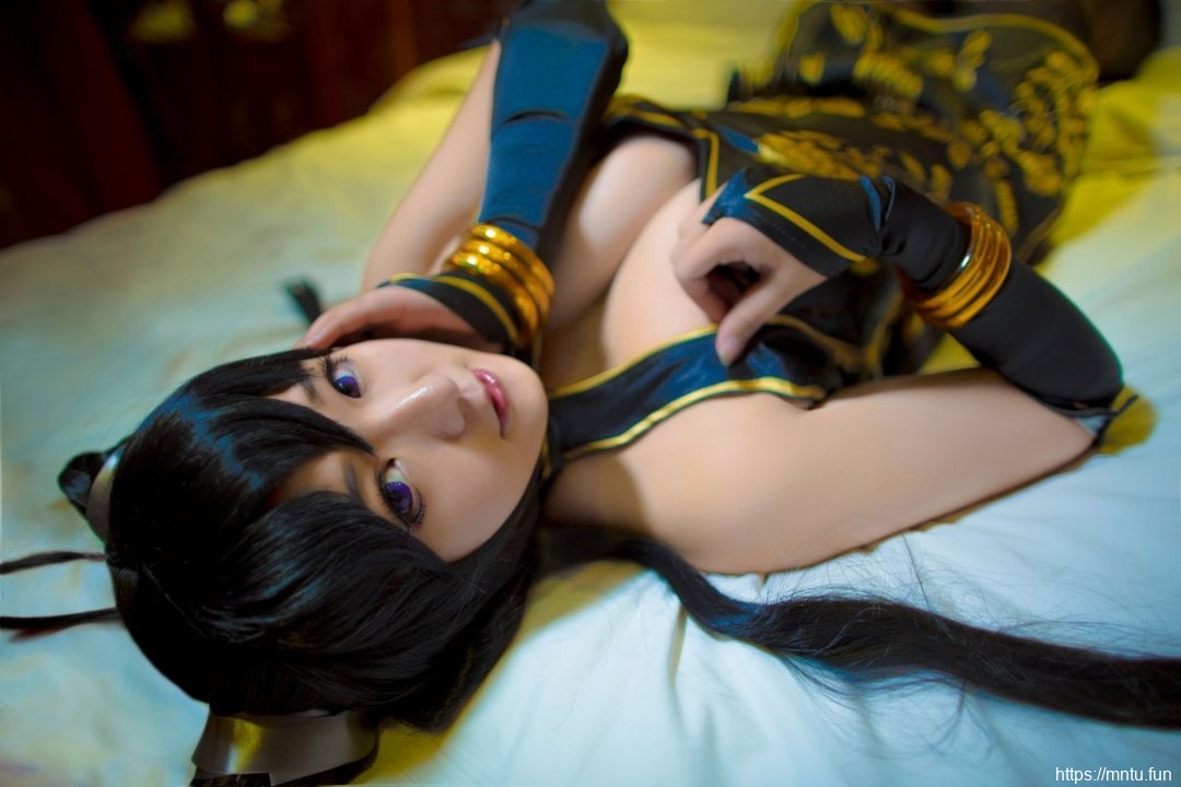 肉感黑丝美女cosplay大胸美女冬月茉莉