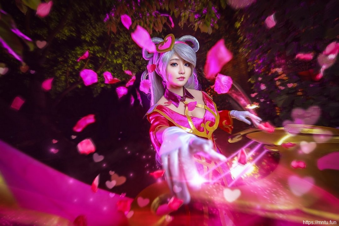 诱人美女御姐性感低胸裙cosplay英雄联盟琴瑟仙女娑娜