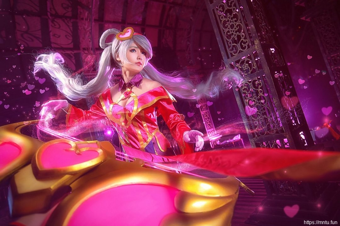 诱人美女御姐性感低胸裙cosplay英雄联盟琴瑟仙女娑娜