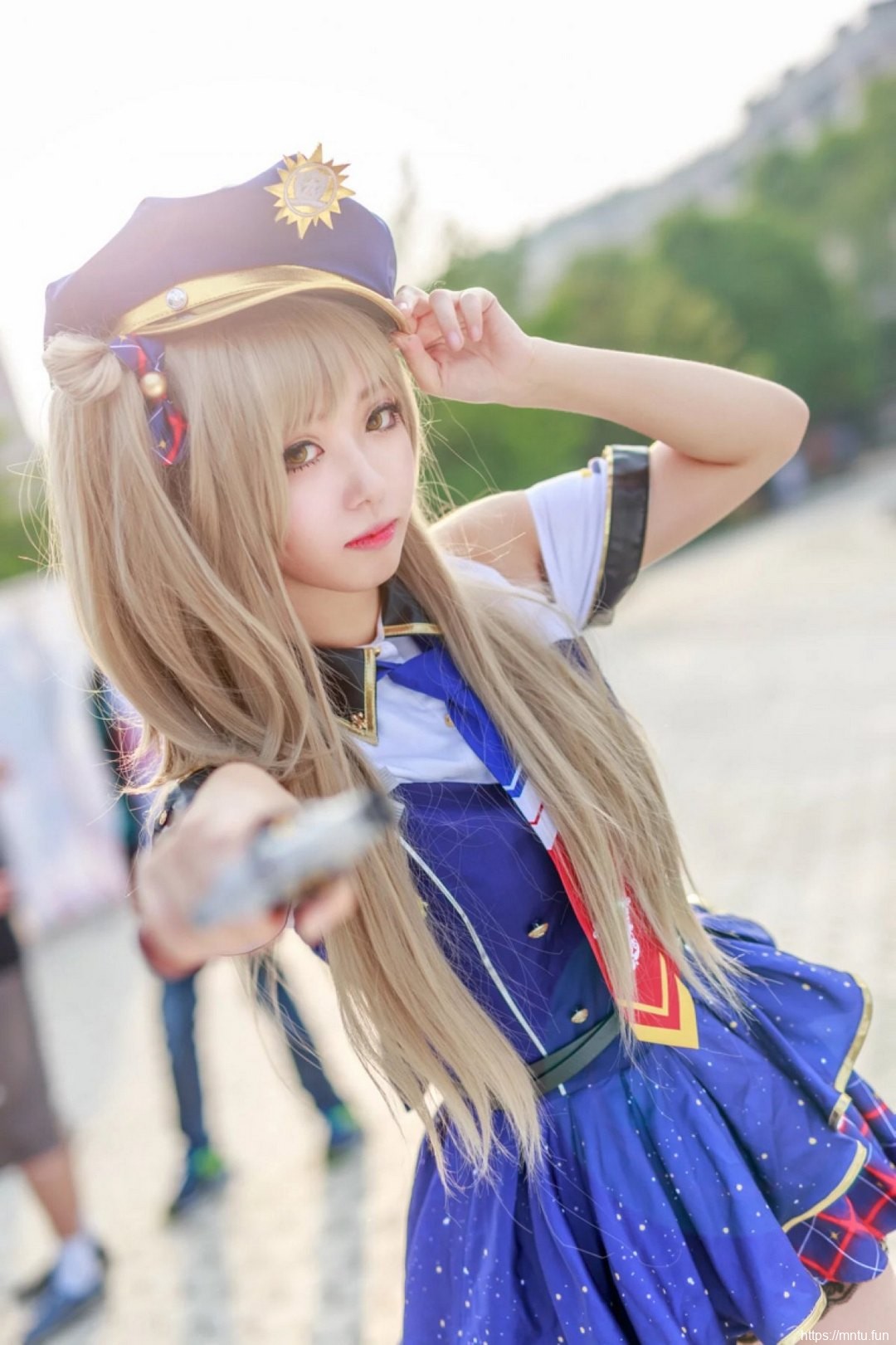 白皙性感学生妹cosplay南小鸟警司制服诱惑
