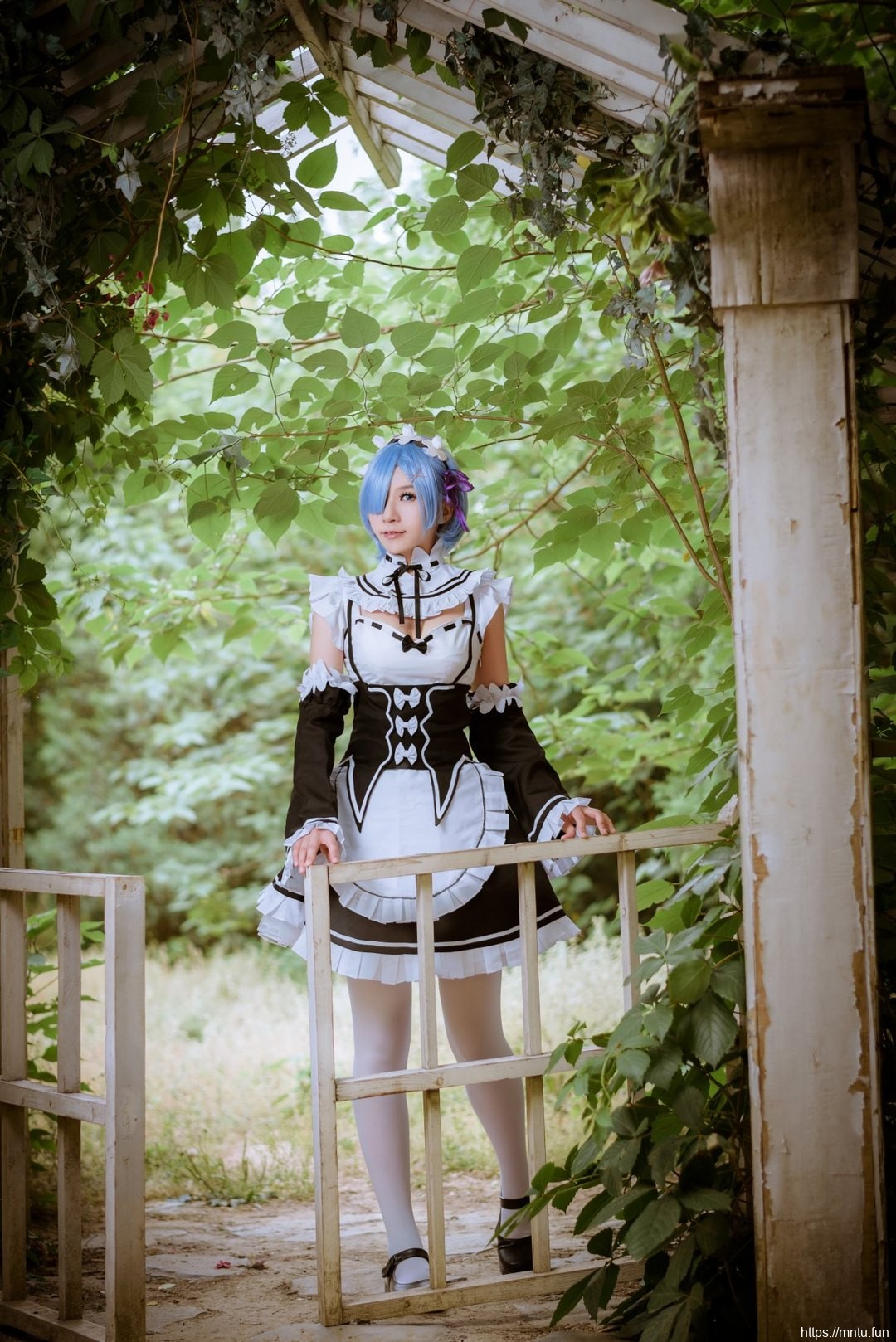 短发美女cosplay从零开始蕾姆女仆装制服诱惑