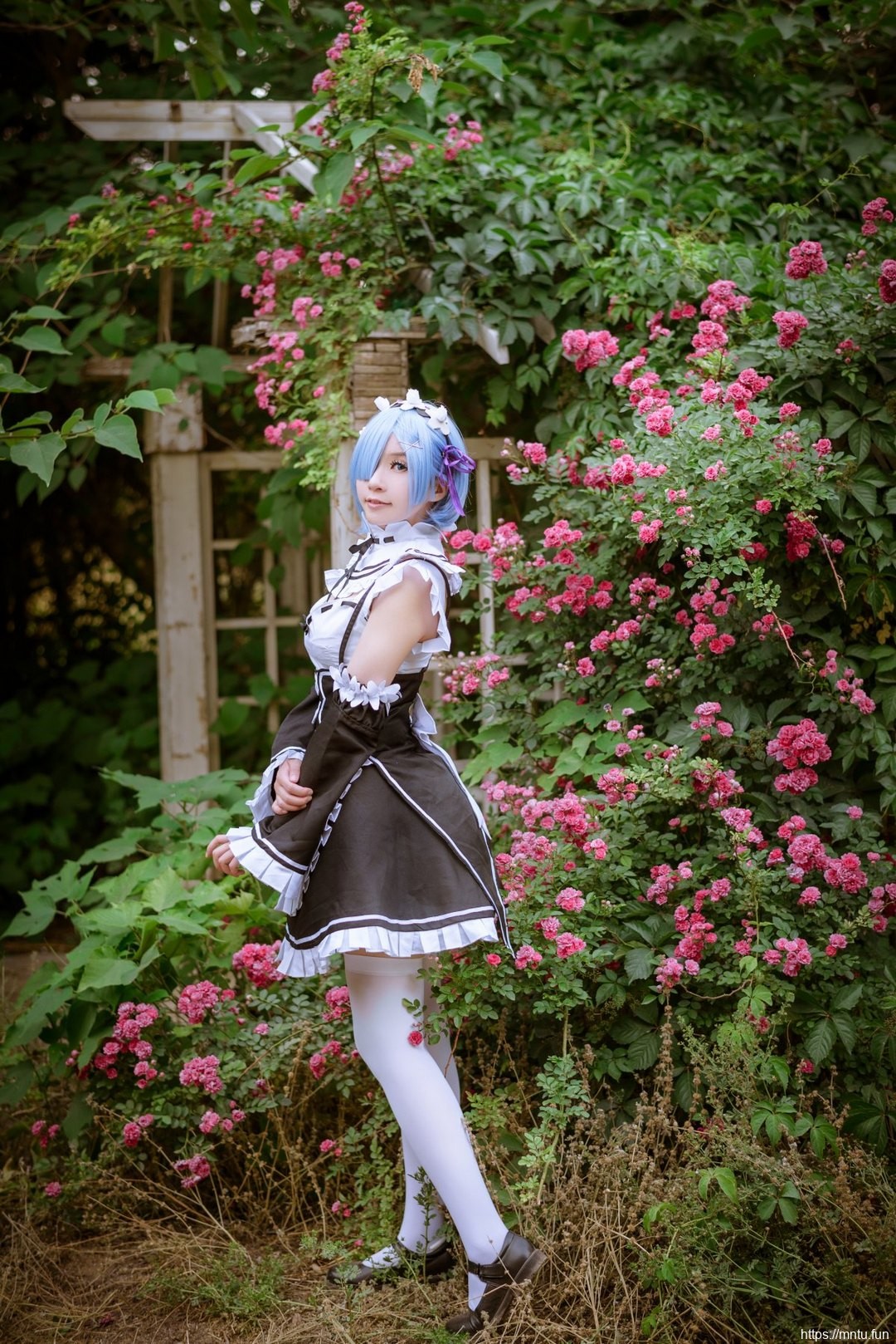 短发美女cosplay从零开始蕾姆女仆装制服诱惑