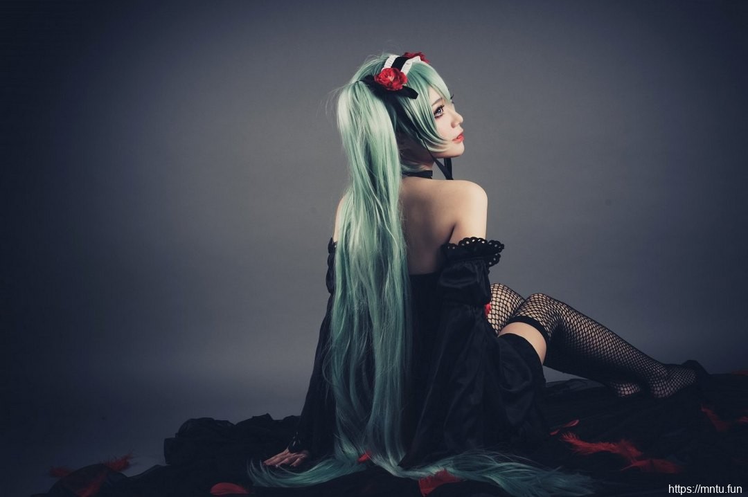冷艳性感美女cosplay初音未来禁忌之恋坎特雷拉