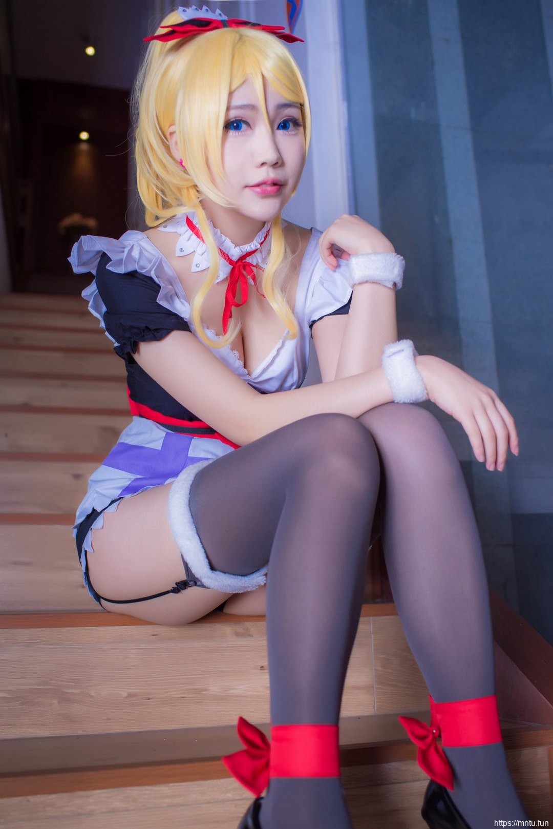 白皙靓丽美女黑丝美腿cosplay绚濑绘里