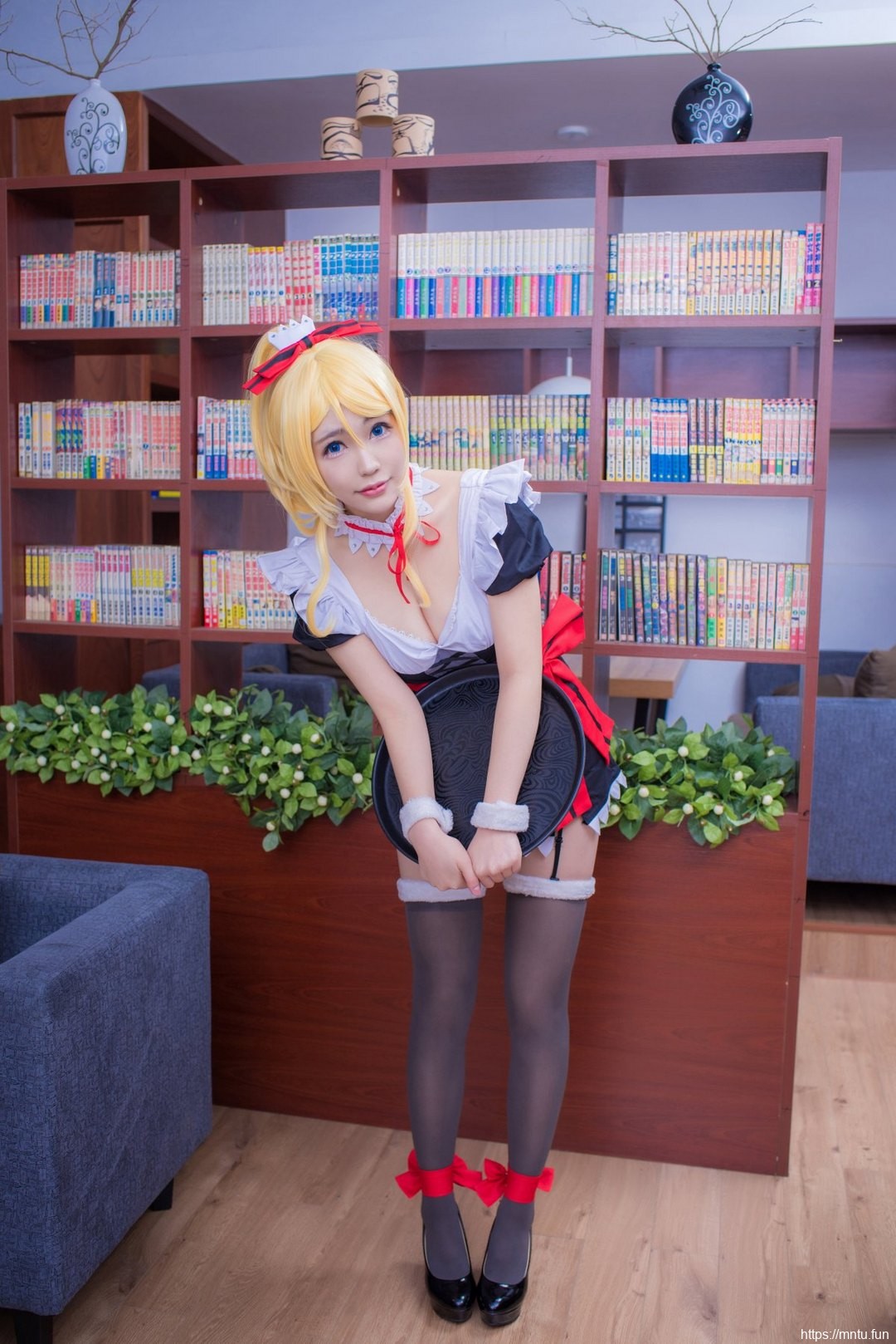 白皙靓丽美女黑丝美腿cosplay绚濑绘里