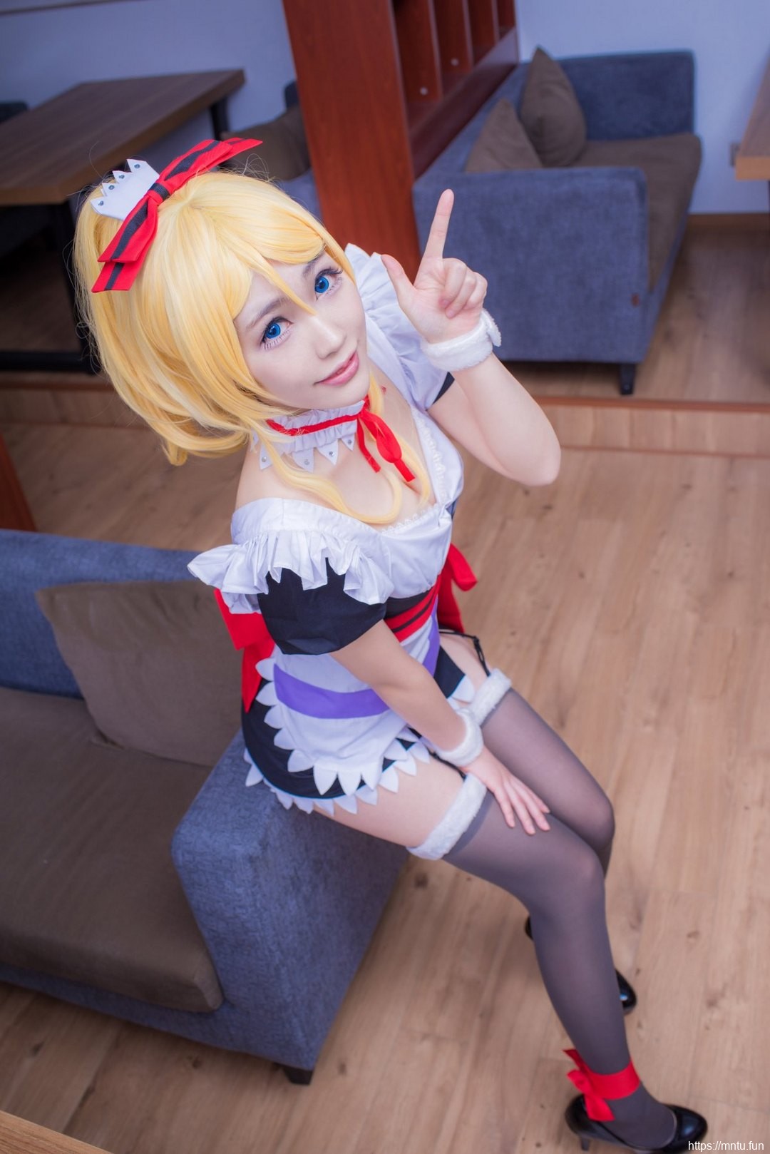 白皙靓丽美女黑丝美腿cosplay绚濑绘里