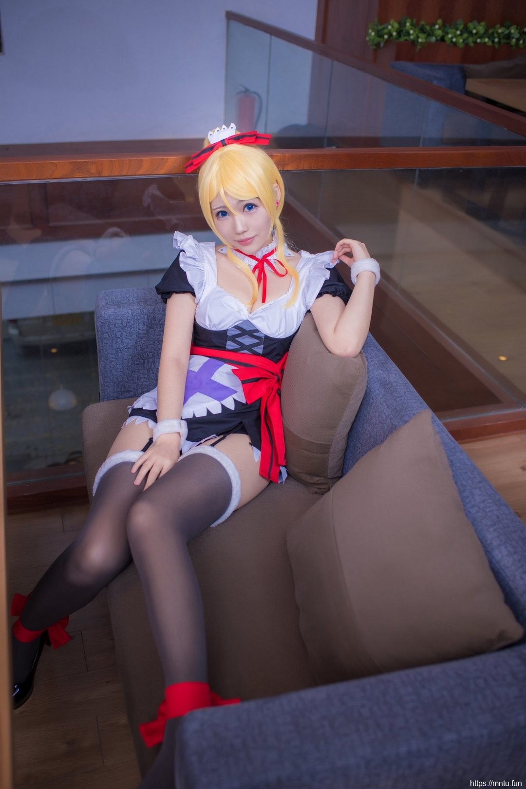 白皙靓丽美女黑丝美腿cosplay绚濑绘里