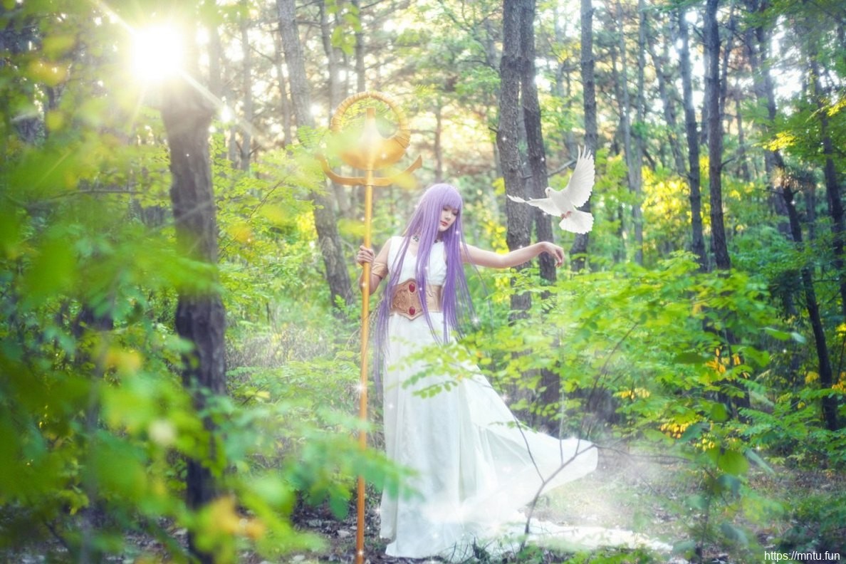 长裙美女Cosplay动漫美女城户纱织尽展女神气质