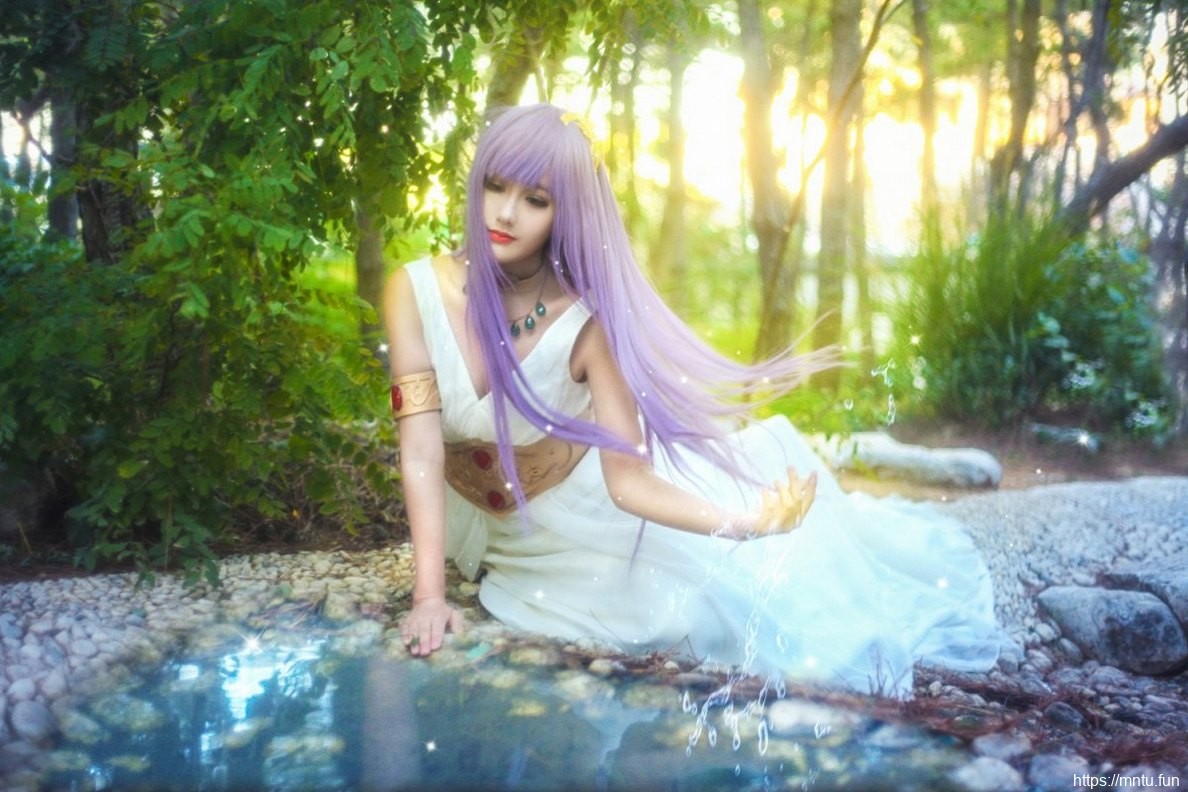 长裙美女Cosplay动漫美女城户纱织尽展女神气质