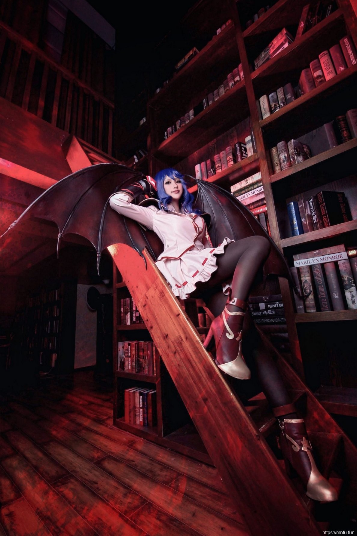 美女御姐高挑身材cosplay蕾米莉亚御姐范十足