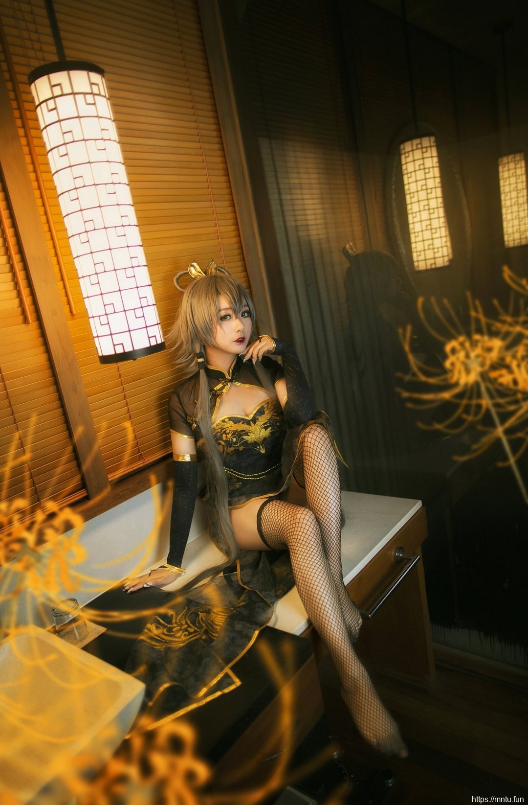 妖娆美女黑丝美腿cosplay金丝雀旗袍洛天依