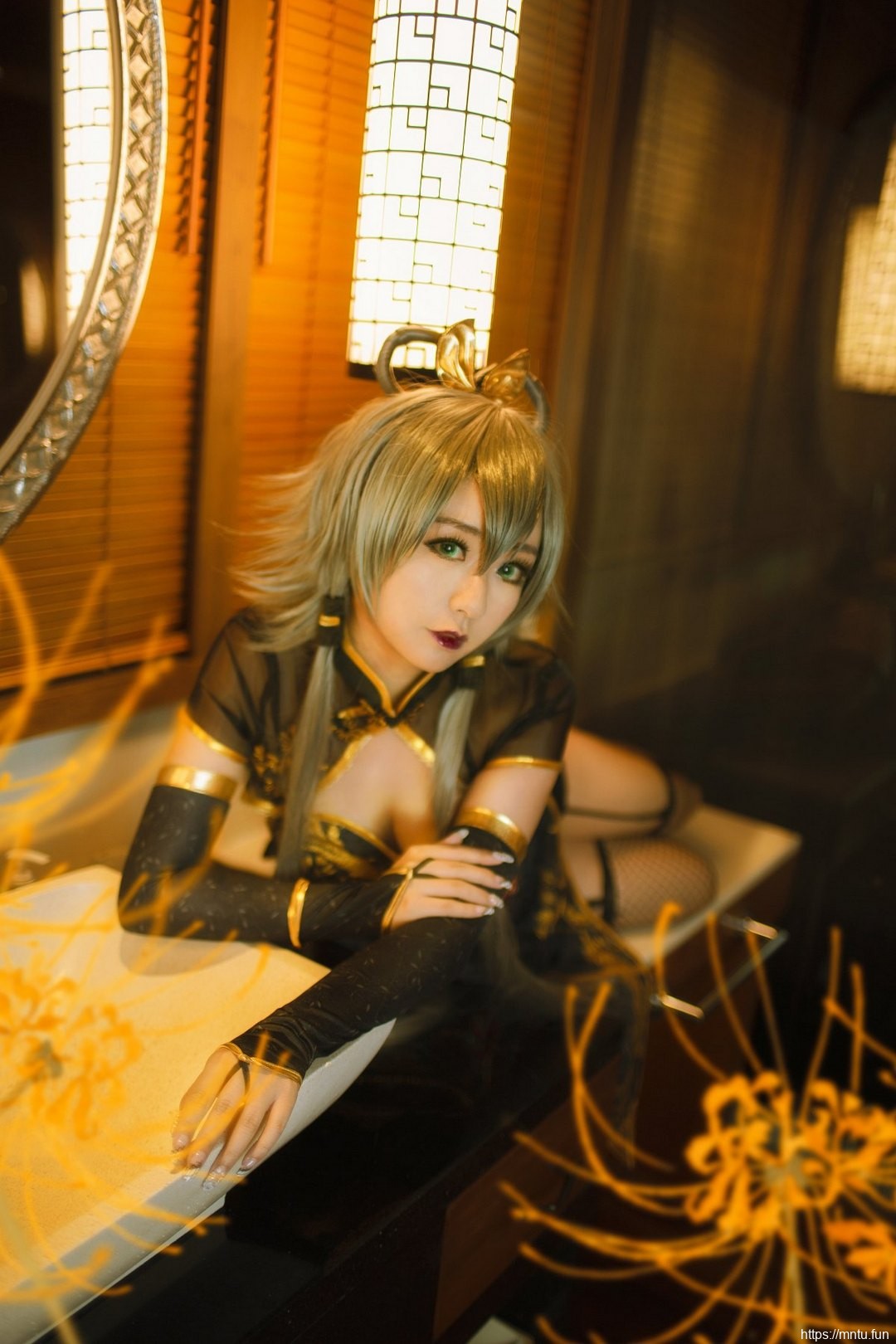 妖娆美女黑丝美腿cosplay金丝雀旗袍洛天依