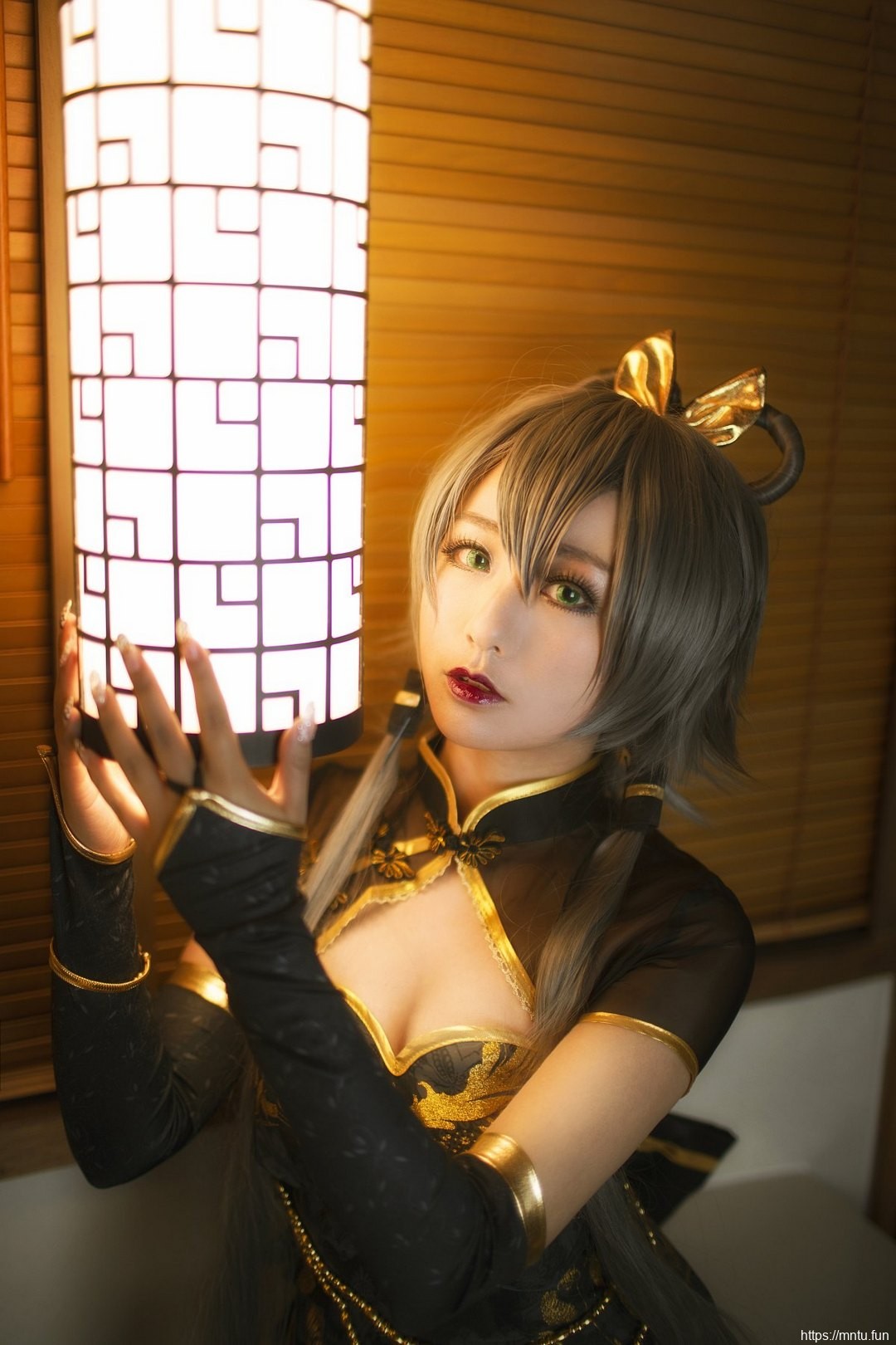 妖娆美女黑丝美腿cosplay金丝雀旗袍洛天依