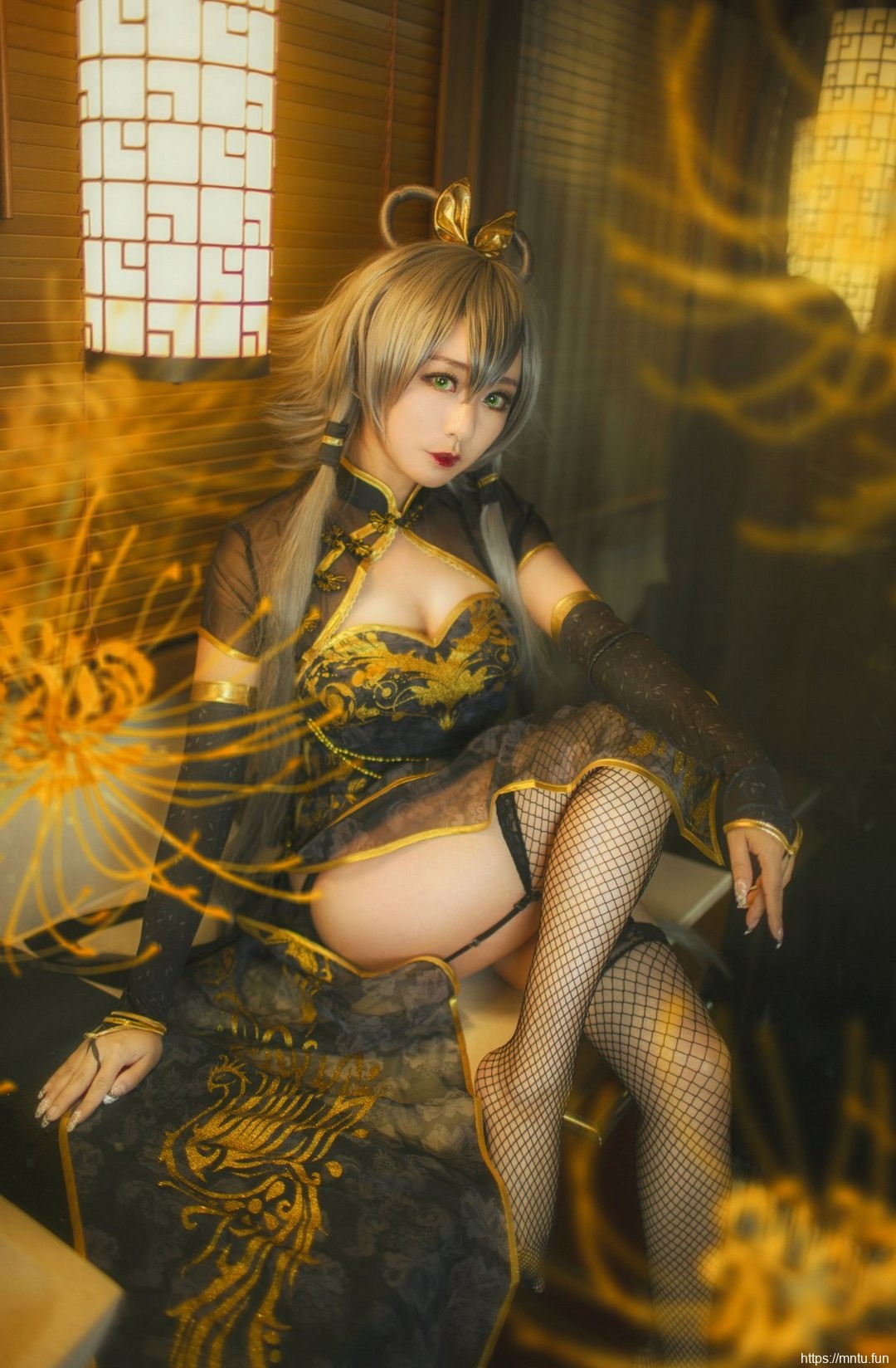 妖娆美女黑丝美腿cosplay金丝雀旗袍洛天依