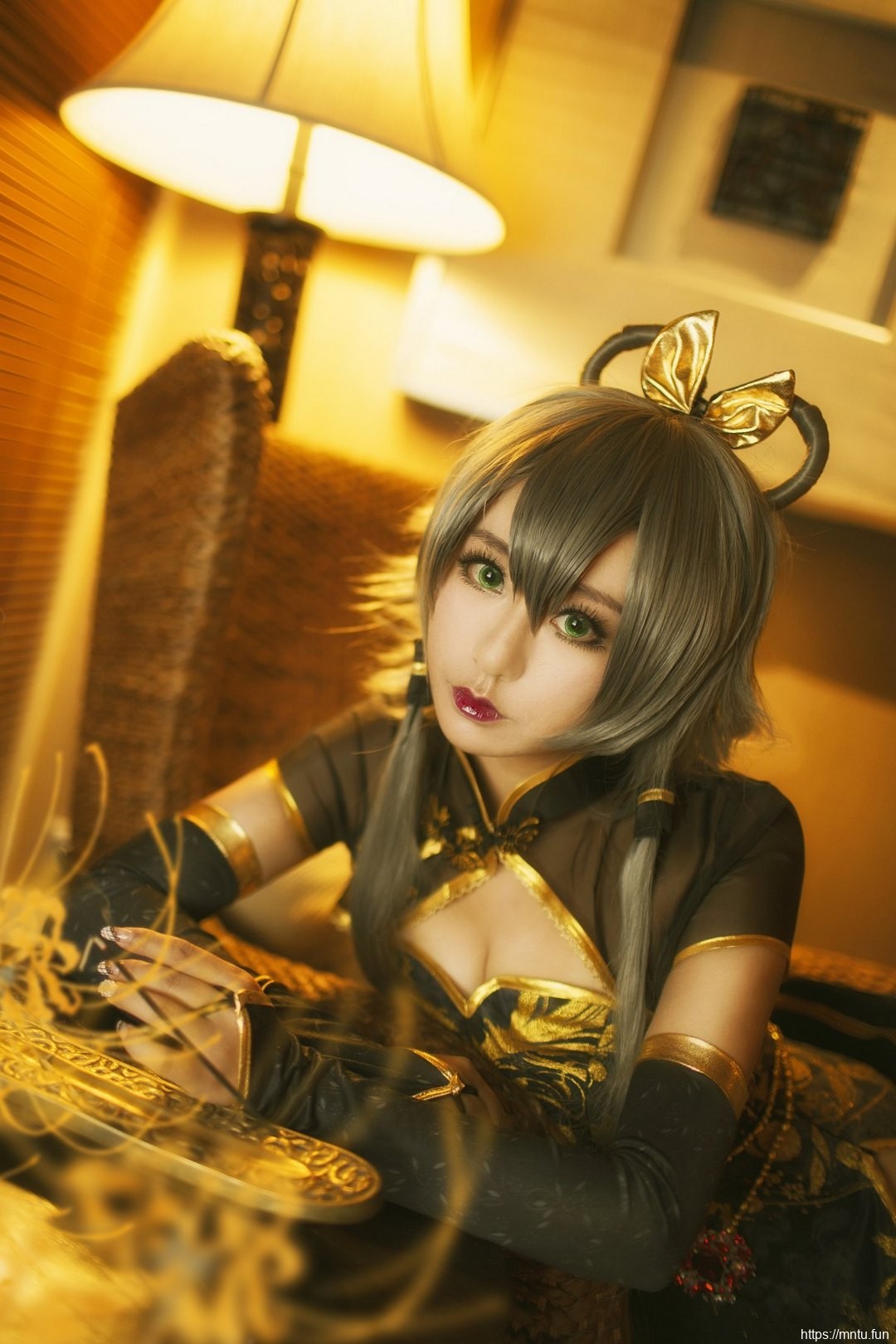 妖娆美女黑丝美腿cosplay金丝雀旗袍洛天依