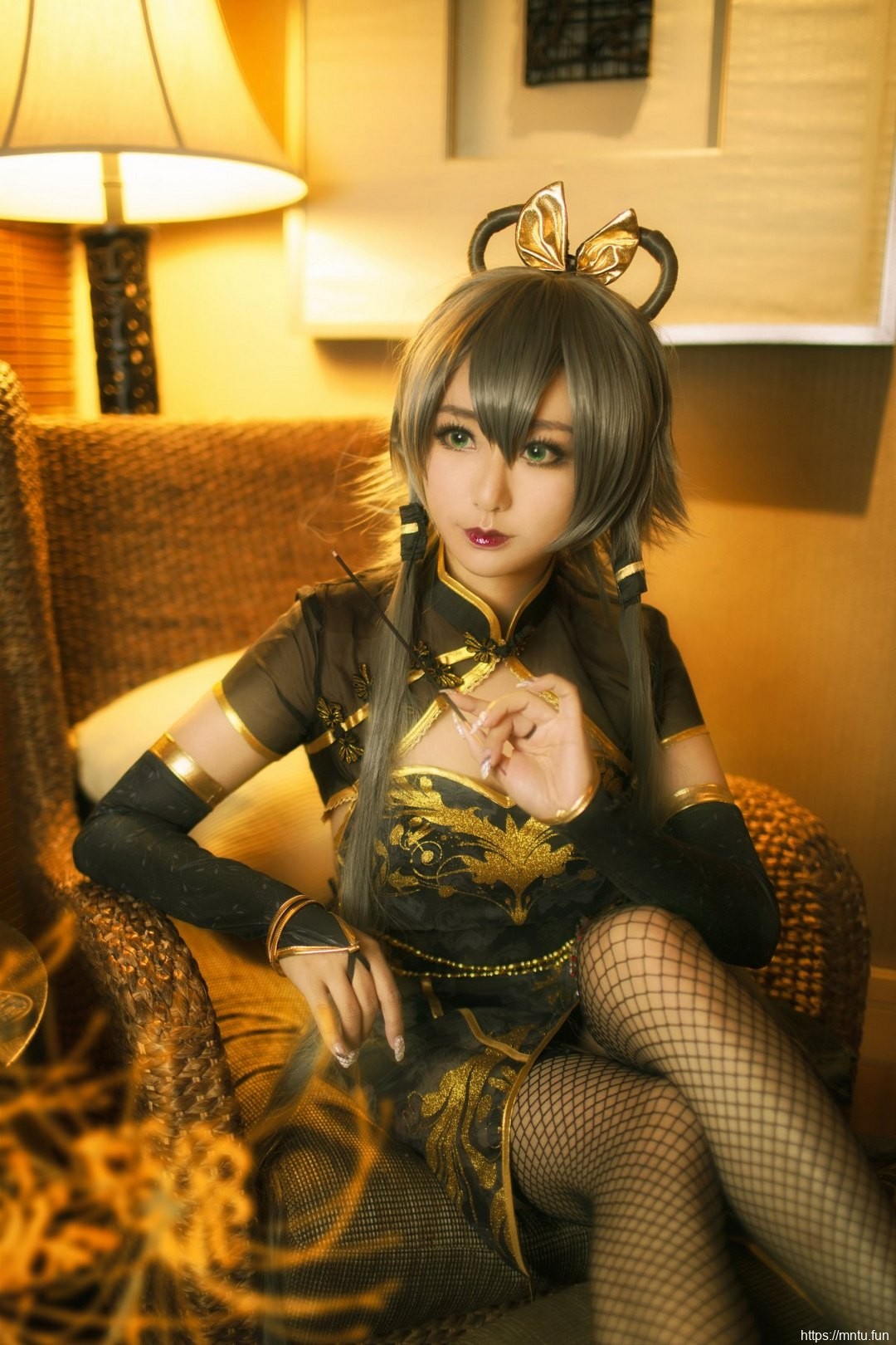 妖娆美女黑丝美腿cosplay金丝雀旗袍洛天依