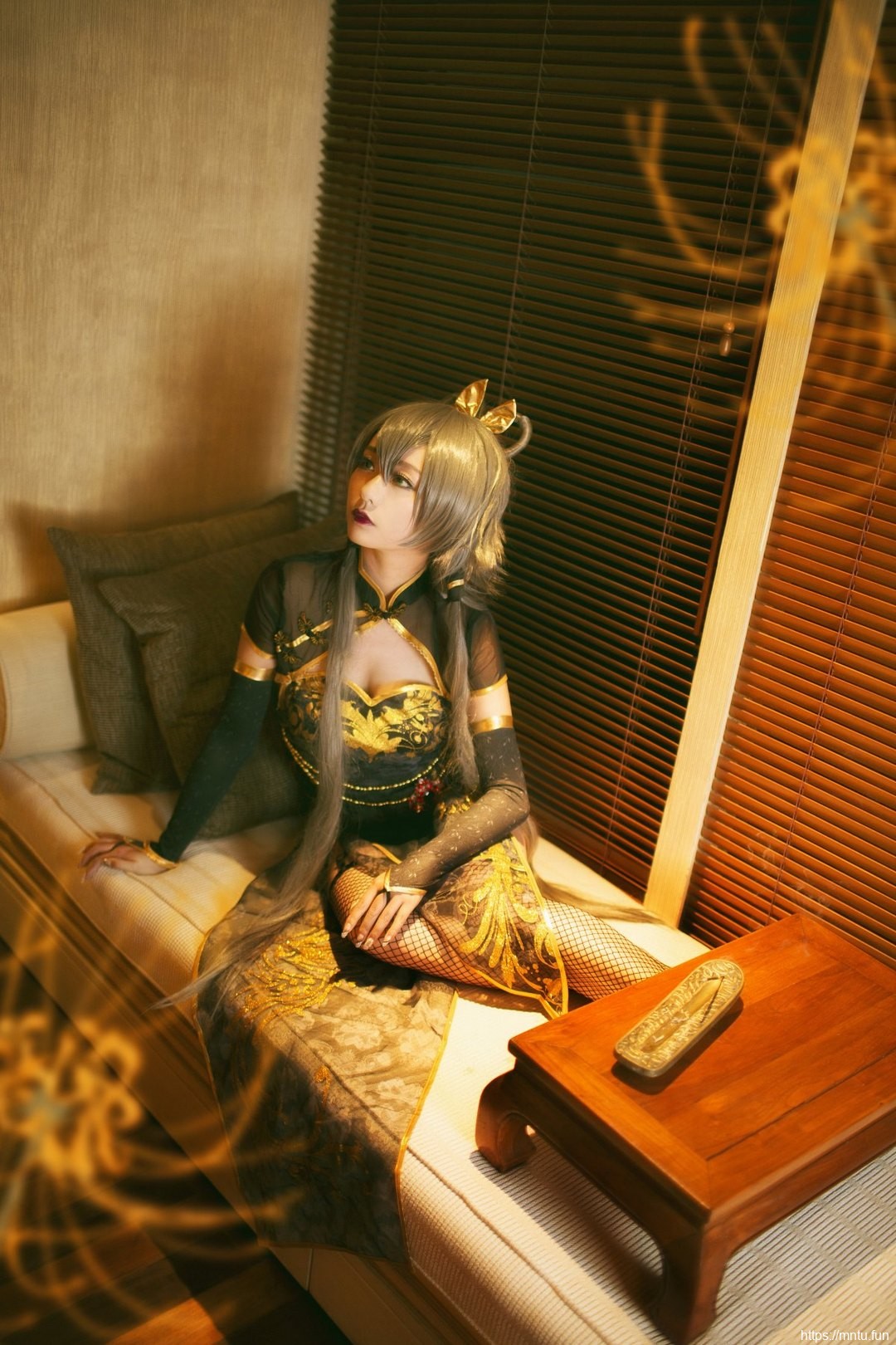 妖娆美女黑丝美腿cosplay金丝雀旗袍洛天依