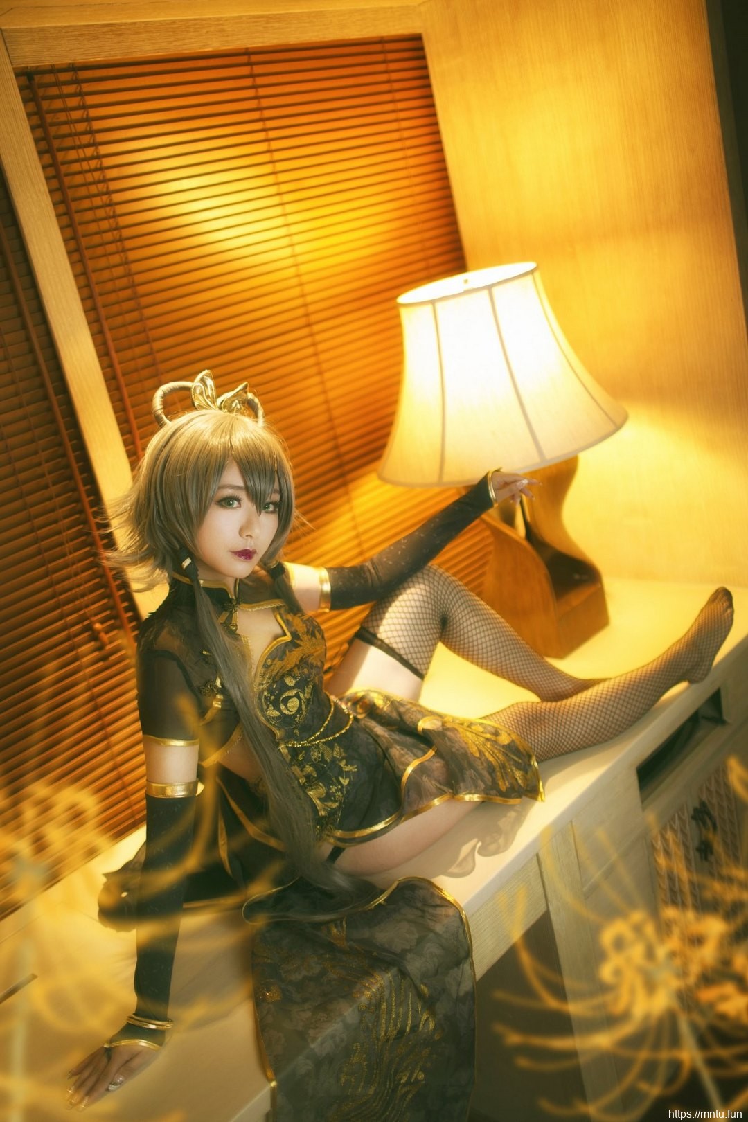 妖娆美女黑丝美腿cosplay金丝雀旗袍洛天依