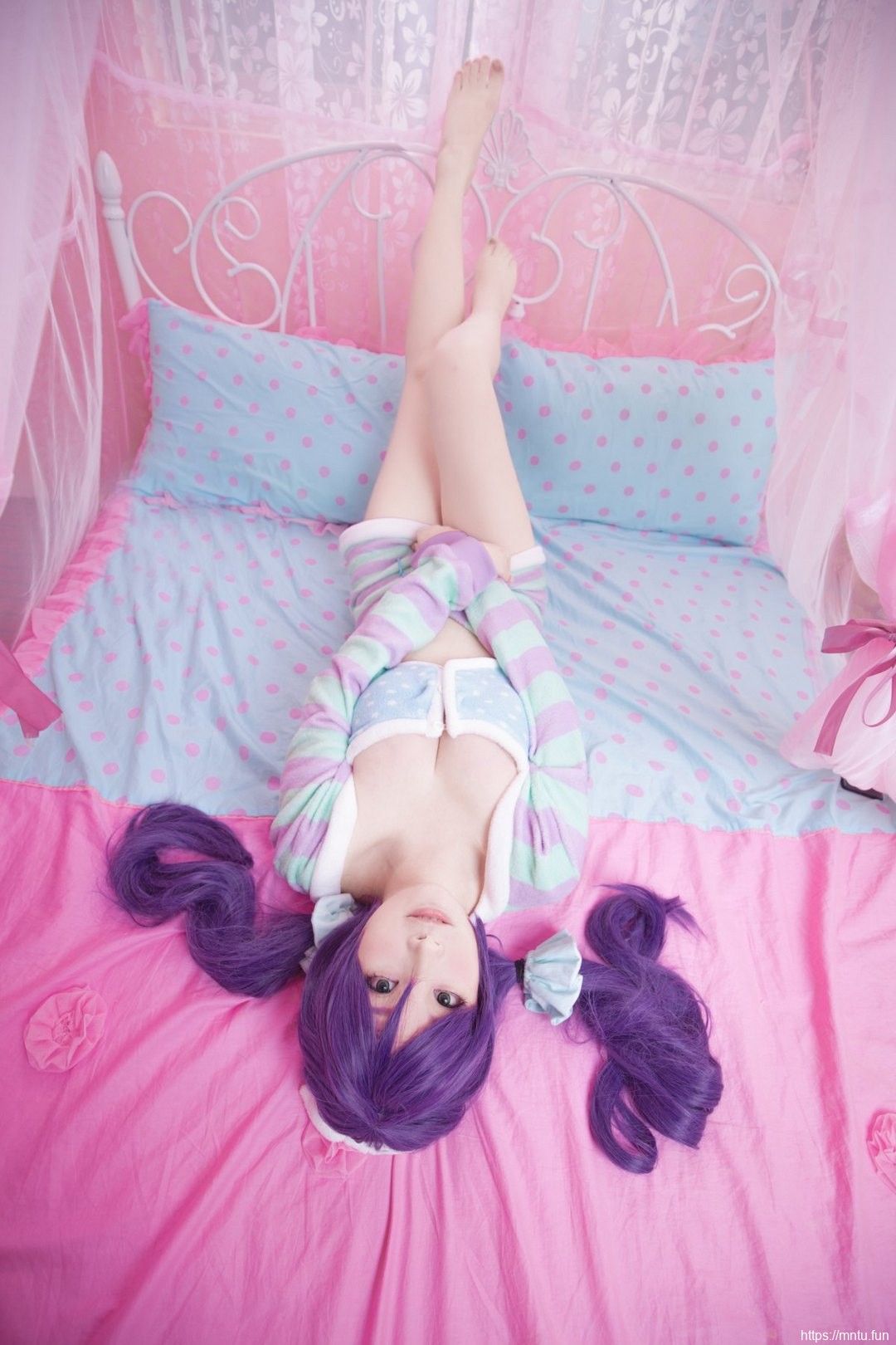 美女御姐COS扮演LOVE-LIVE东条希性感睡衣诱惑