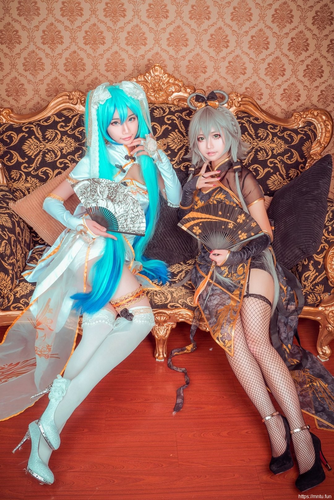 性感美女姐妹花cosplay初音未来vs洛天依