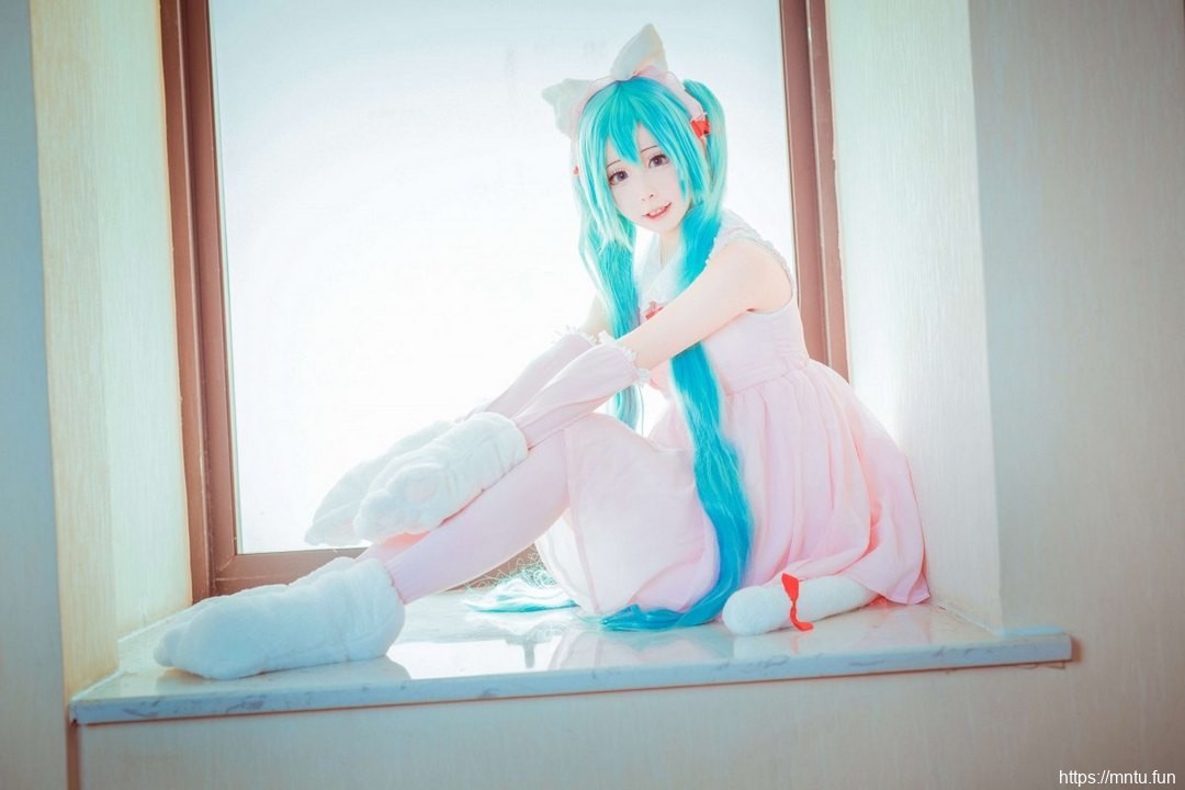 可爱小萝莉粉嫩甜美cosplay猫女郎初音未来