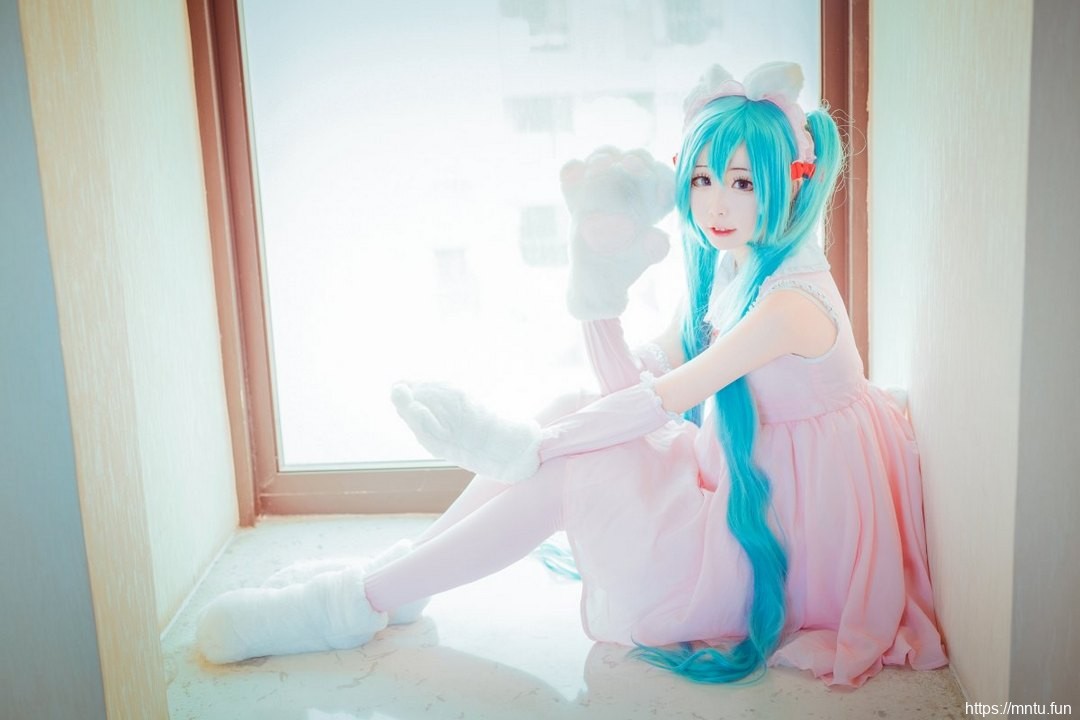 可爱小萝莉粉嫩甜美cosplay猫女郎初音未来