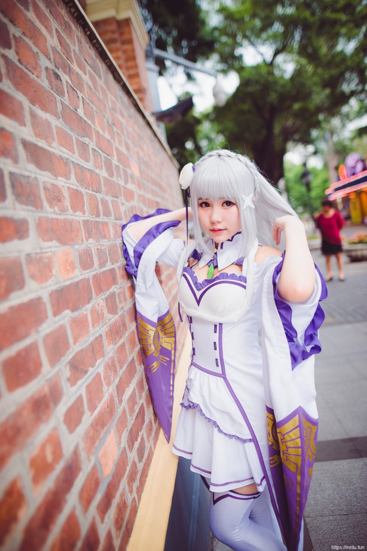 迷人美女Cosplay动漫人物爱蜜莉雅让人垂涎三尺