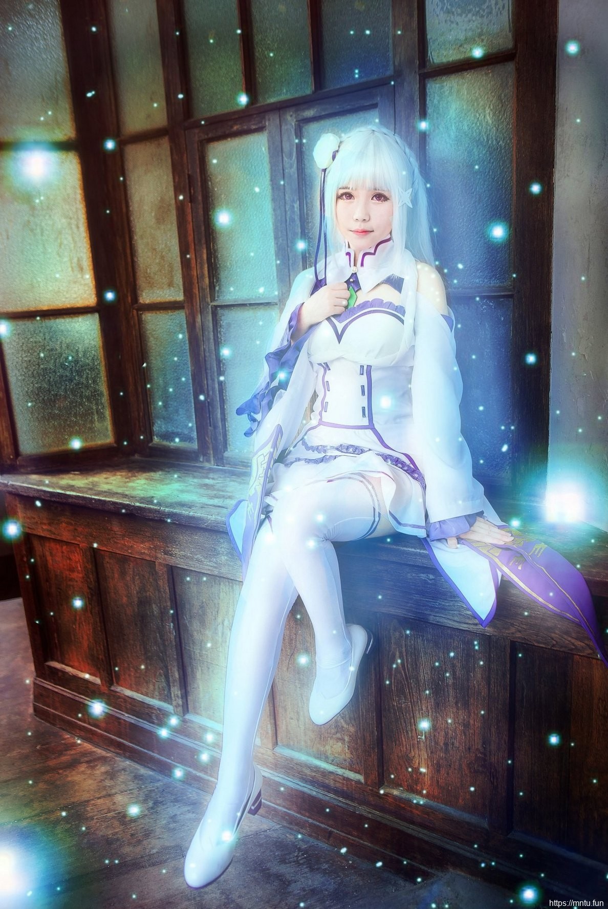 迷人美女Cosplay动漫人物爱蜜莉雅让人垂涎三尺