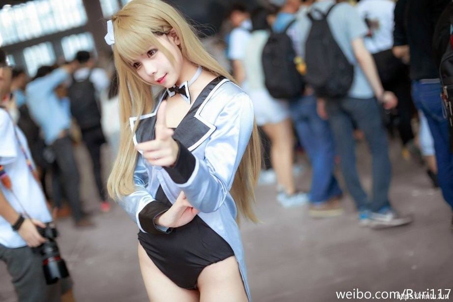 白皙诱人萌妹子高叉礼服cosplay动漫美女南小鸟